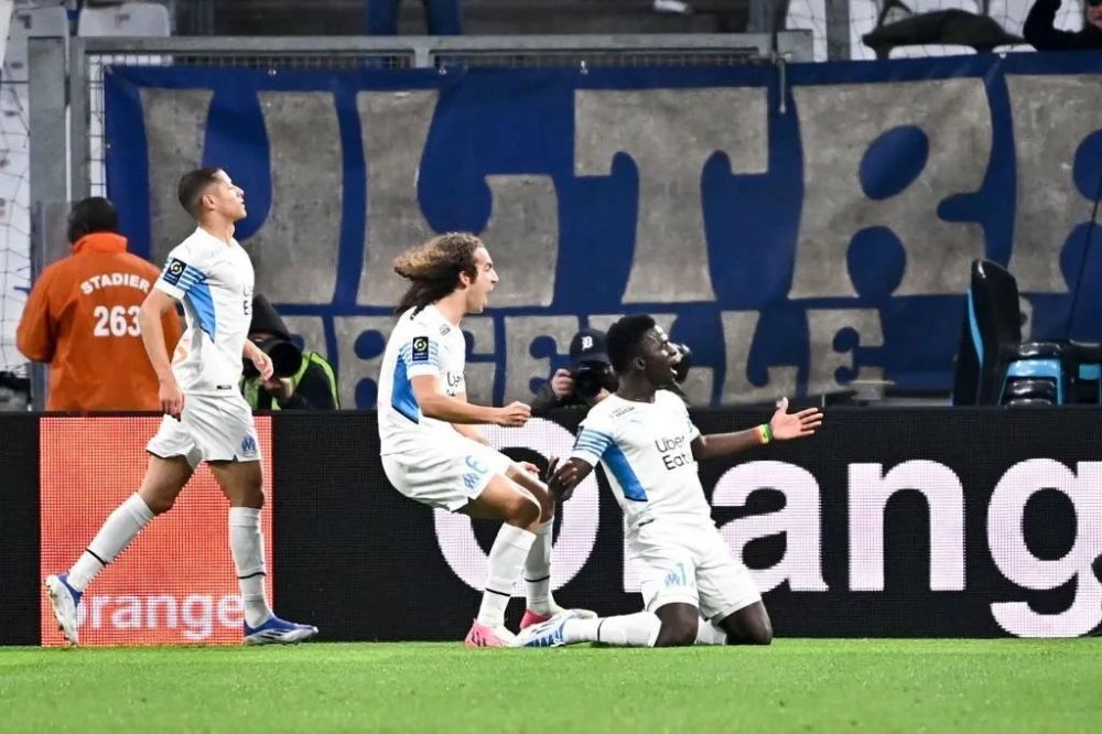  法甲VAR争议不断，三场比赛判罚引质疑  